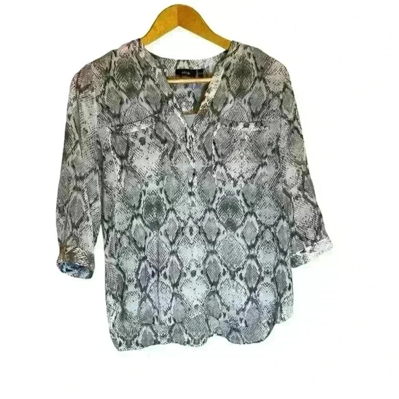 Apt. 9 Sheer Women Blouse Snake Print Gray, V Neck, Size L 3/4 Roll Tab Sleeve - Picture 4 of 8